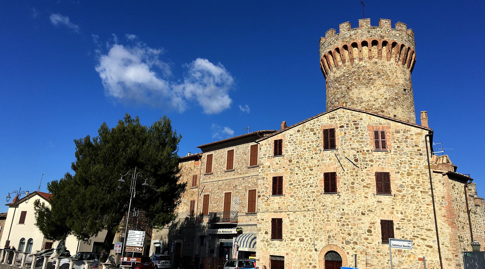 Torre medievale del contado orvietano, vicino a Ficulle