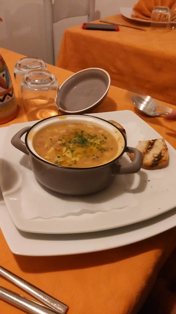Zuppa di porri e patate nella cocotte con crostini