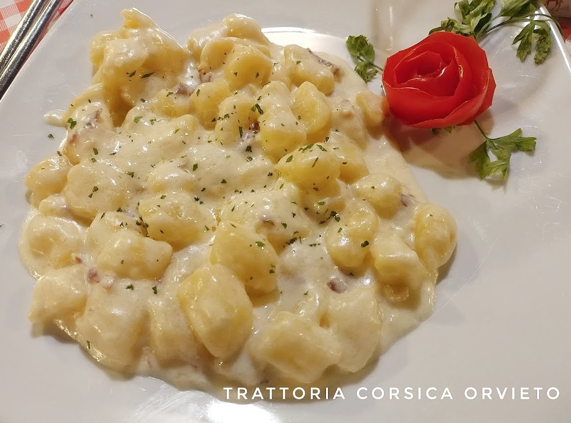 Gnocchi di patate in crema di formaggi umbri